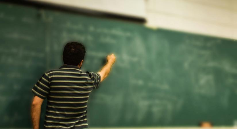 Érthetetlen: kicsapták, de nem jelentették fel az érettségi tételekkel házaló, diáklányokat zaklató tanárt
