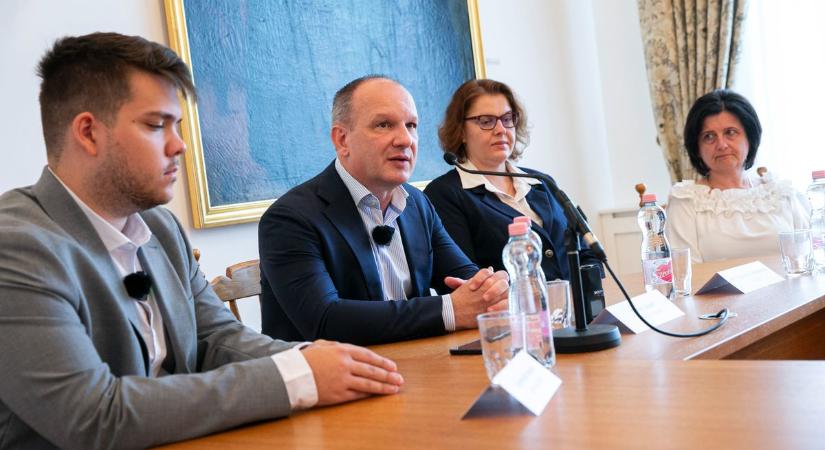 Sok család fellélegezhet Kiskunfélegyházán: mutatjuk, kik kapják az új támogatást  fotók