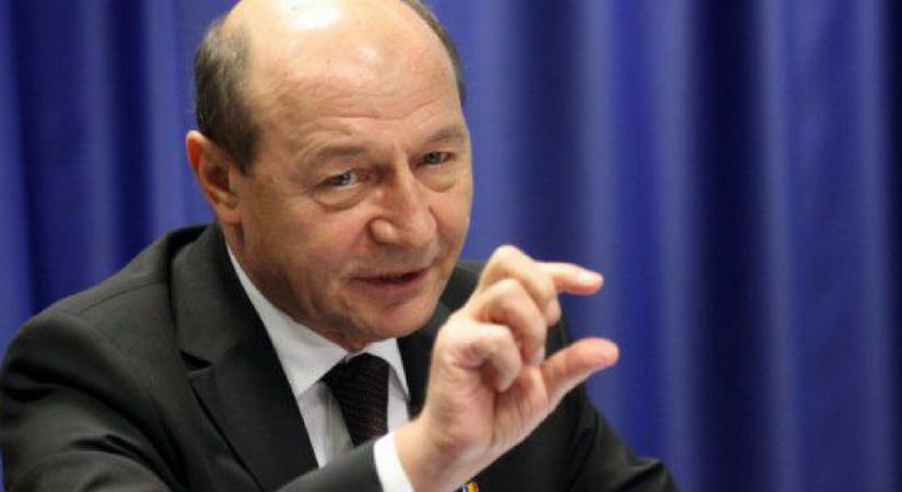 Băsescu: csak a koalíció újraélesztése mentheti meg Romániát a politikai válságtól