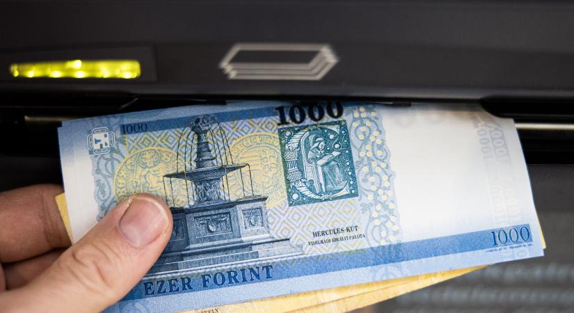 Hétfő óta gyengélkedik a forint