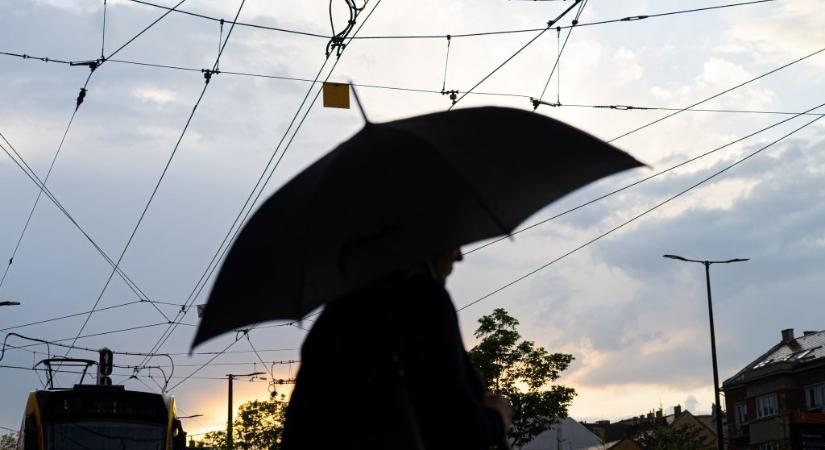 Az ország egyik felén már ma szükség lehet az esernyőre