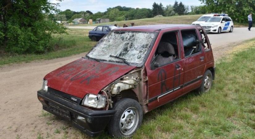 Totálkáros autóval menekült két fiatal a rendőrök elől, nem jutottak sokáig