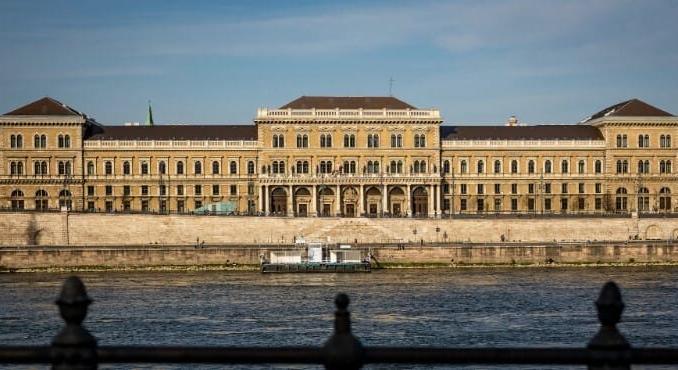Az alapítványi működés megszüntetését és a felsőoktatás újjászervezését követelik a Corvinus egyetem oktatói