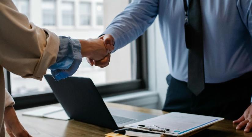 Júniustól tilos ez a kérdés az állásinterjún – sokakat érint