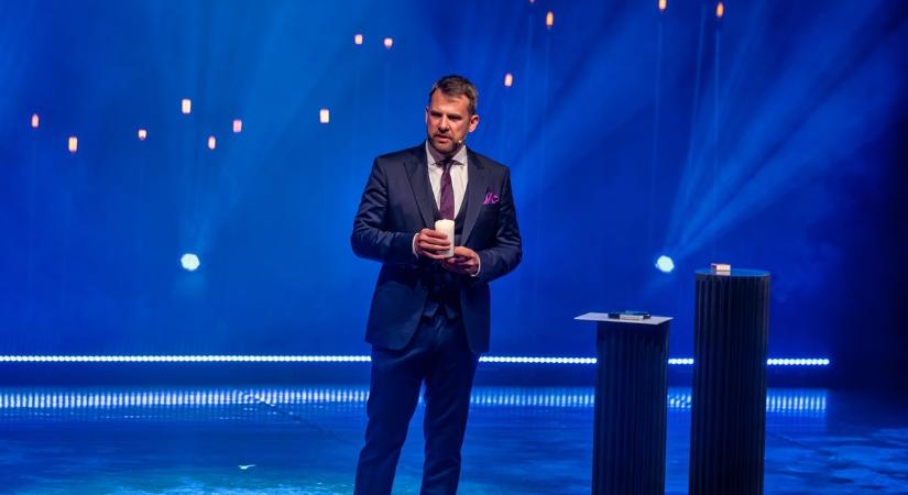 Székesfehérváron is felgördül a titok fátyla – jön Danny Blue különleges estje