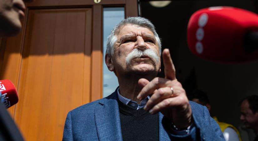 14 éven át egy múzeumból csellel lenyúlt székben ült Kövér László, Szőcs Géza pedig a Nemzetiből szerzett stílbútort
