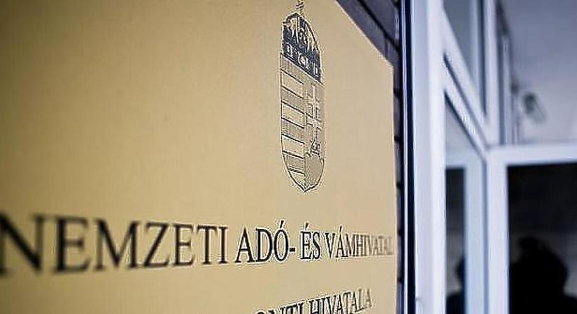 Százezreknek küldött figyelmeztetést a NAV