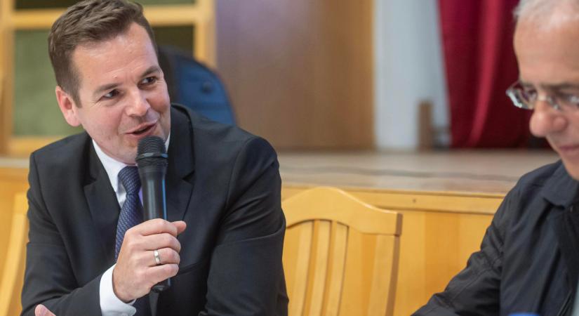 Szabó Tímea: Most tényleg pont azt a félkegyelmű Németh “nem szoktam hazudozni” Balázs volt M1-es propagandistát kellett a helyemre ültetni?