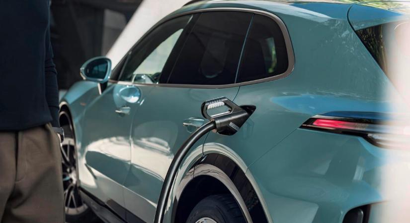 Amikor valósággal izzik a kábel: ez a 10 leggyorsabban tölthető elektromos autó