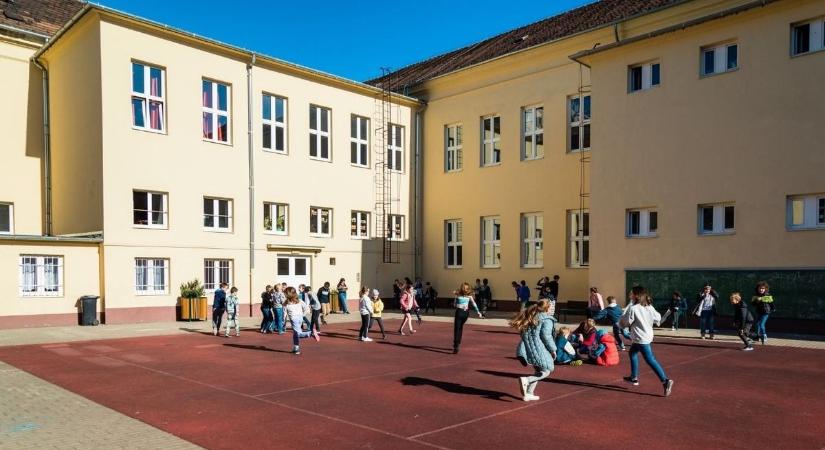 Ismét az Oktatási Hivatal bázisintézménye lett a Széchenyi István Egyetem fenntartásában működő két iskola