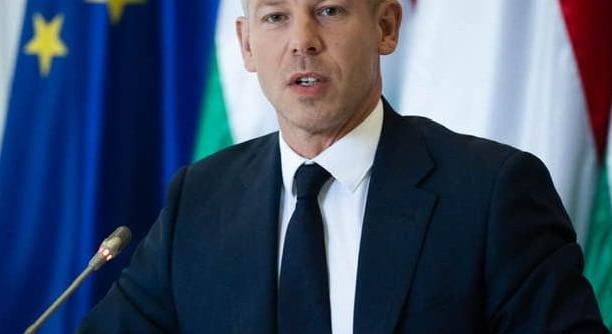 Magyar Péter: Nem kapják meg a miniszterek a több tízmilliós végkielégítésüket