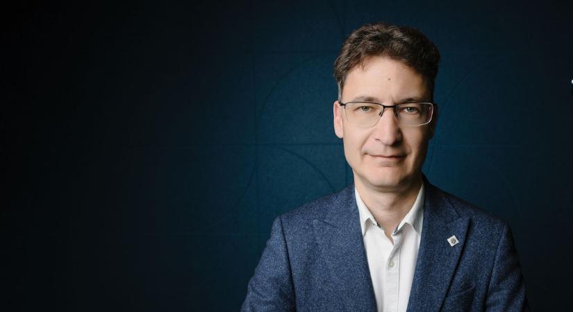 „Ha a Tisza tanulhat valamit a mi hibáinkból, az az, hogy hatalmi pozícióból nem lehet arrogánsan, rossz stílusban kommunikálni” – Cser-Palkovics András a Mandinernek