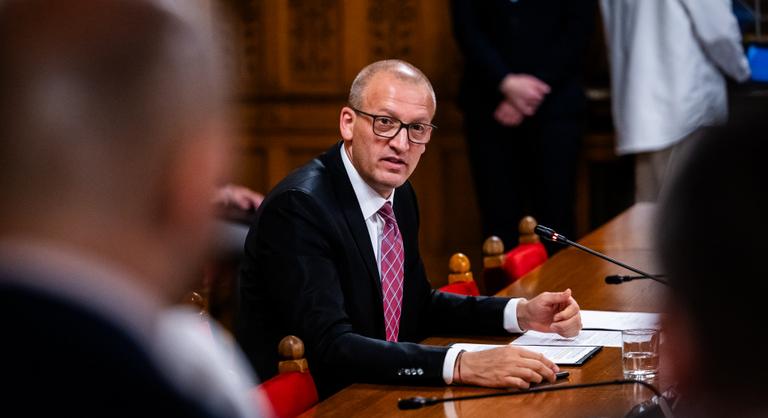Óriási felháborodás, az MMA elnökével közösen dolgozza ki a kultúrpolitikát Tarr Zoltán