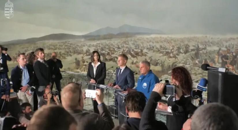 Nem kérdezhetett a 24.hu és a Magyar Hang az új kormány első sajtótájékoztatóján