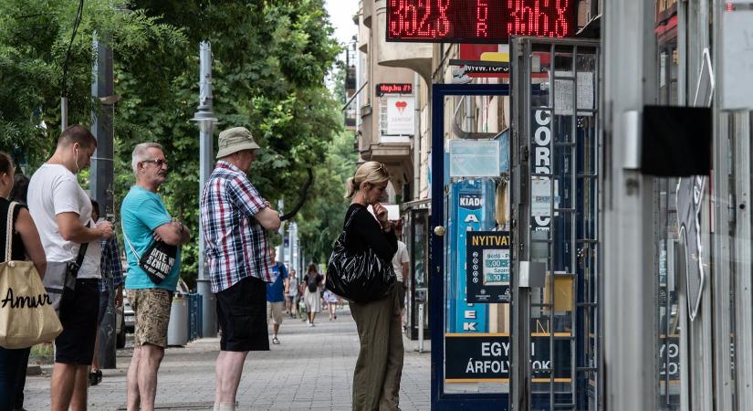 Egyszerűen túl erős lett a forint, a Magyar Nemzeti Banknak gyengítenie kellett