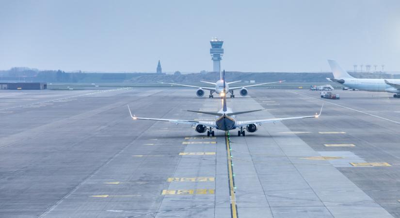 Vészesen fogynak a tartalékok: óriási bajba kerülhet a légi közlekedés, már az Egyesült Államok is lépett