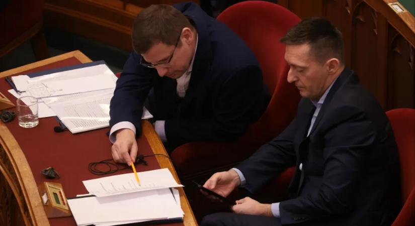 Hvg: A közérdekű adatokat csak Rogán Antal minisztériuma jóváhagyásával lehetett kiadni