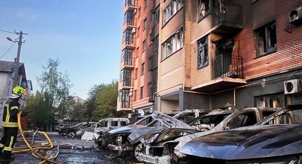 Egy ember meghalt, több mint 30 megsérült a Kijevet ért éjszakai orosz légitámadásban – Kuleba