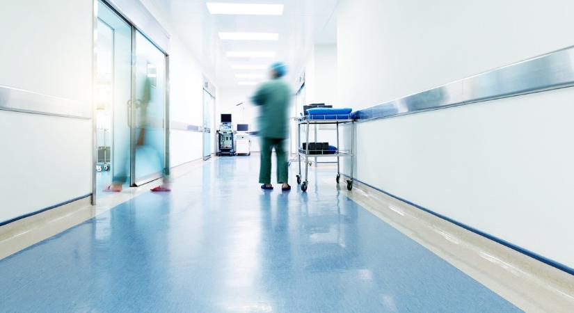 Most érkezett: látogatási tilalmat rendeltek el a borsodi kórházakban