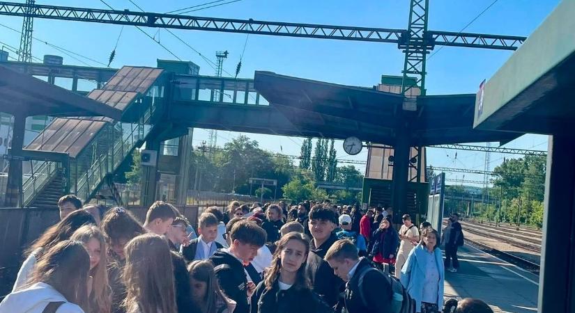 Kiderült, mi történt a tatabányai állomáson: ezért indult rossz irányba a vonat