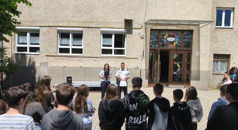 Egyetlen rossz kattintás is elég: sokkoló veszélyekre figyelmeztették a gyerekeket