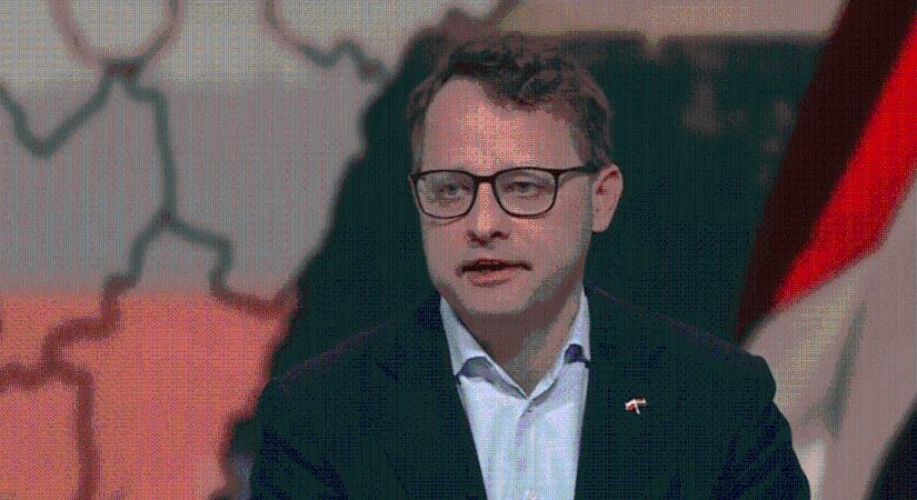 Romanowski követte hivatali főnökét, és ő is Amerikában keresett menedéket