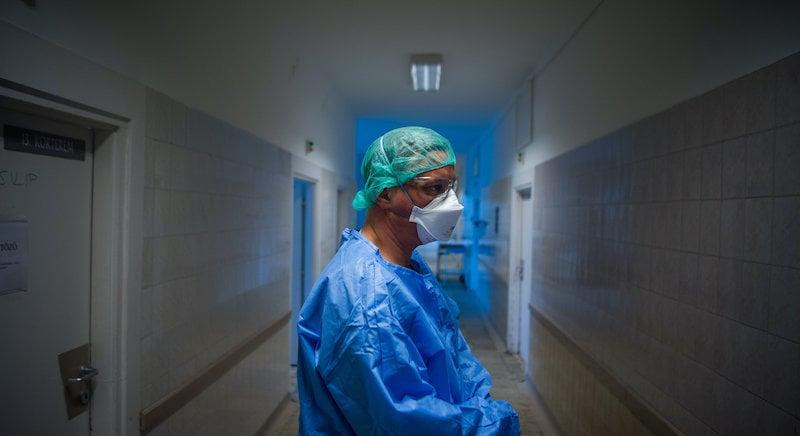 Erősödik a járvány, látogatási tilalmat rendeltek el több kórházban