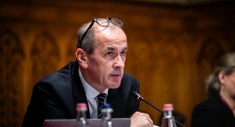 Szüléssel foglalkozó szervezetek hívják egyeztetésre Hegedűs Zsoltot
