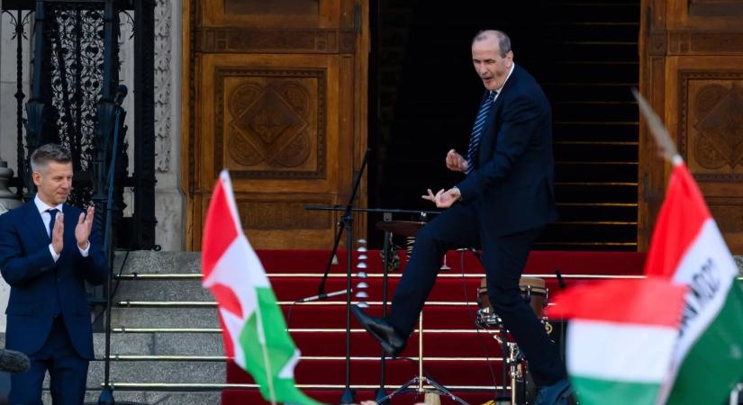 „Megcsúfolta a Kossuth tér szakralitását” – Hegedűs Zsolt tánca nem nyerte el mindenki tetszését