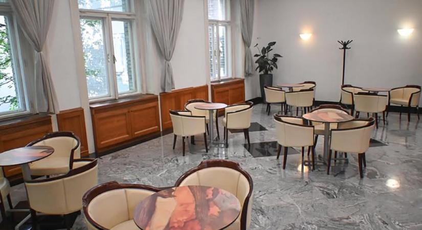 Visszakerültek a székek a Külügyminisztérium büféjébe