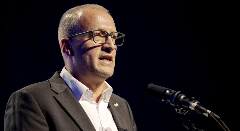 A Széchenyi Irodalmi és Művészeti Akadémia vezetősége tiltakozik ellene, hogy a kultúrpolitikáról továbbra is „a Fidesz által létrehozott pártintézmény” döntsön