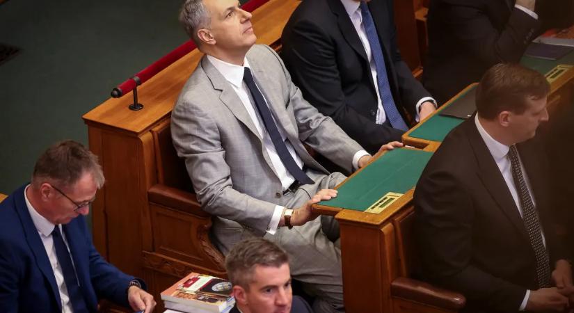 Hangzatos ígéretet tett Magyar Péter, de törvénytelen lehet, ha nem fizeti ki a távozó kormánytagok végkielégítését