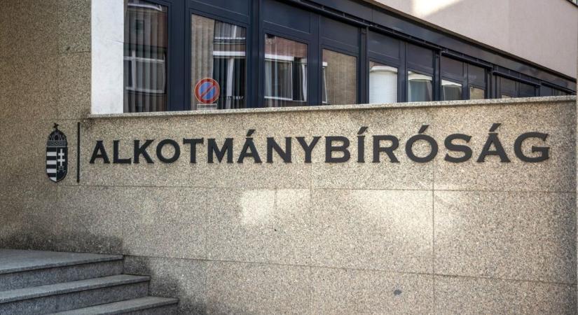 Kudarc Karácsony Gergelyéknek: az Alkotmánybíróságon eldőlt, törvénysértően korlátozta a főváros a reklámokat