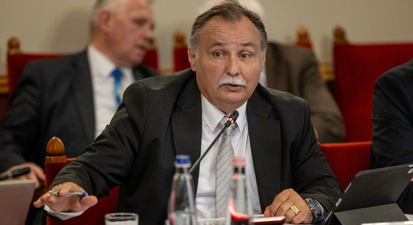 Megszólalt Gajdos László az azbeszt-ügyben: soron kívül a kormány elé viszi az ügyet