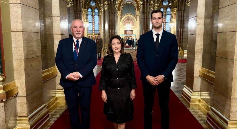 Lassan feláll a Jászkunság „parlamenti és kormányzati csapata”