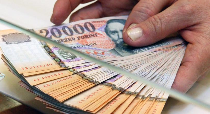 Már nem köti őket a Nagy Mártonnak tett ígéret, sorban árat emelnek a hazai bankok