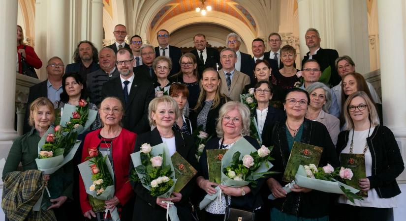 Kecskeméti kitüntetettjeinek köszöntésével indult a kecskeméti közgyűlés  fotók
