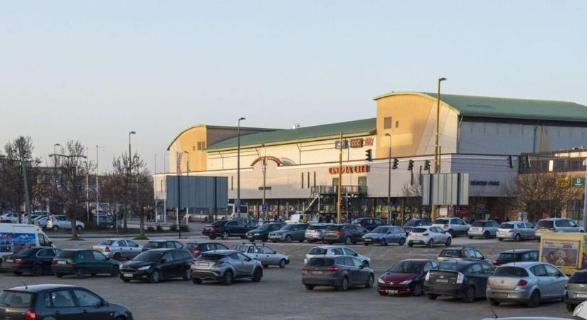 Erőszakos rablás a fehérvári plázában