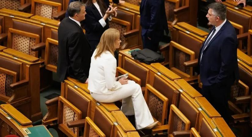 Ilyet még nem látott! Aki prosztó, az a Parlamentben is prosztó
