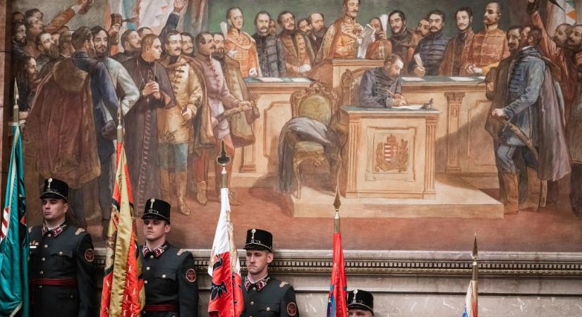 Béndek Ábris: Magyarországon nem rendszerváltás zajlik, hanem alkotmányozó pillanat