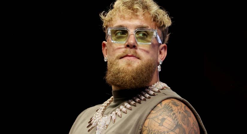 Luxussportkocsikból készített jakuzzit az influenszer