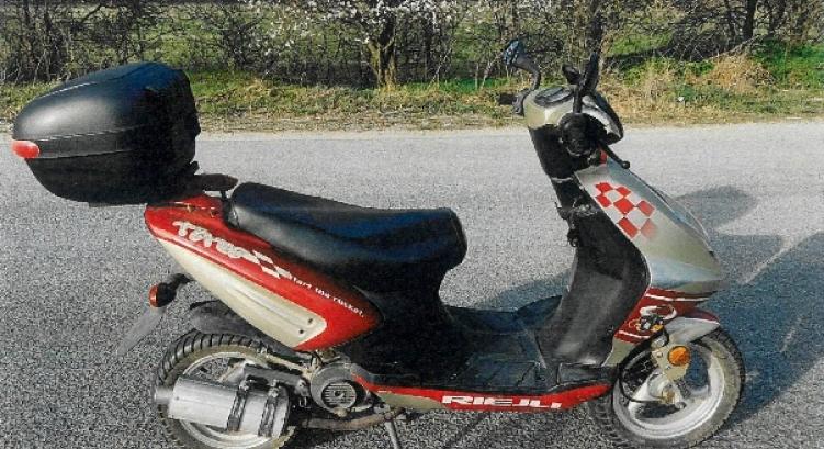 Robogót loptak egy esztergomi társasház elől