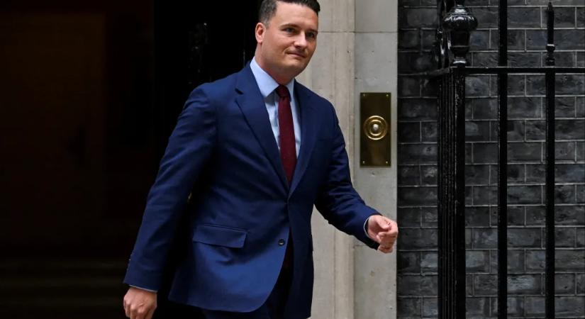 Lemondott a brit egészségügyi miniszter, Starmer kihívója lehet