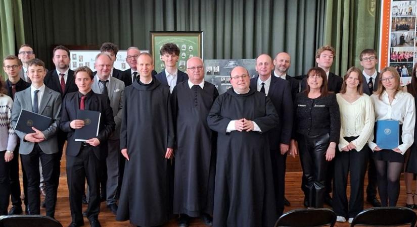 Selyés diákok a bencés múlt felderítésében