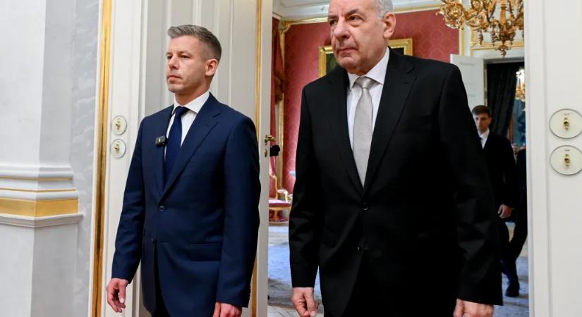 21 Kutatóközpont: A magyarok nagy többsége szerint Sulyok Tamásnak le kellene mondania