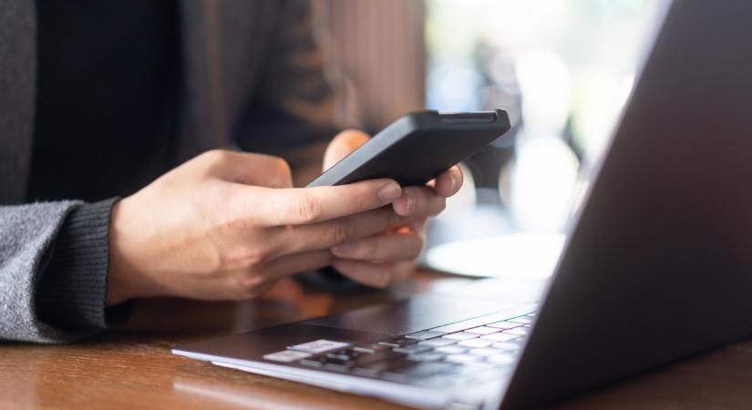 Vége a türelmi időnek, léptek a legnagyobb hazai szolgáltatók: húzós mobilszámlát kaphat rengeteg magyar
