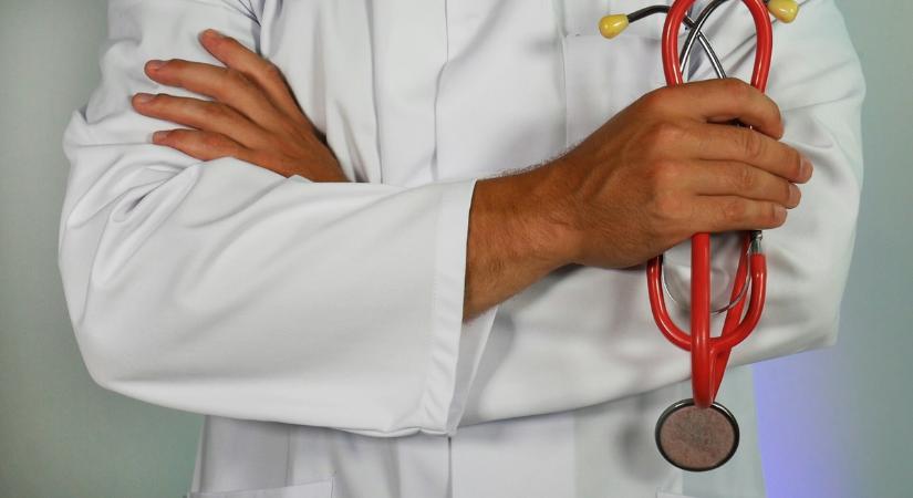 Megjelent a fia testén egy vörös csík, azonnal orvoshoz rohant az anyuka