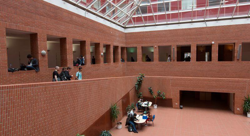 Tragédia az ELTE Kollégiumában: 23 éves diáklány halt meg