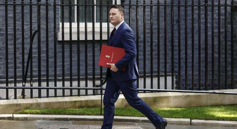 Nem bízik Keir Starmer vezetői képességeiben, lemondott a brit egészségügyi miniszter
