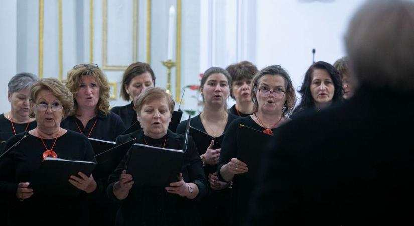 Jótékonysági hangversenyt ad a kórház MEDrigál kórusa